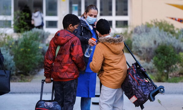 Eine Rückkehr an die Schulen gab es auch in Lissabon, Portugal, am Montag nach den Weihnachtsferien.