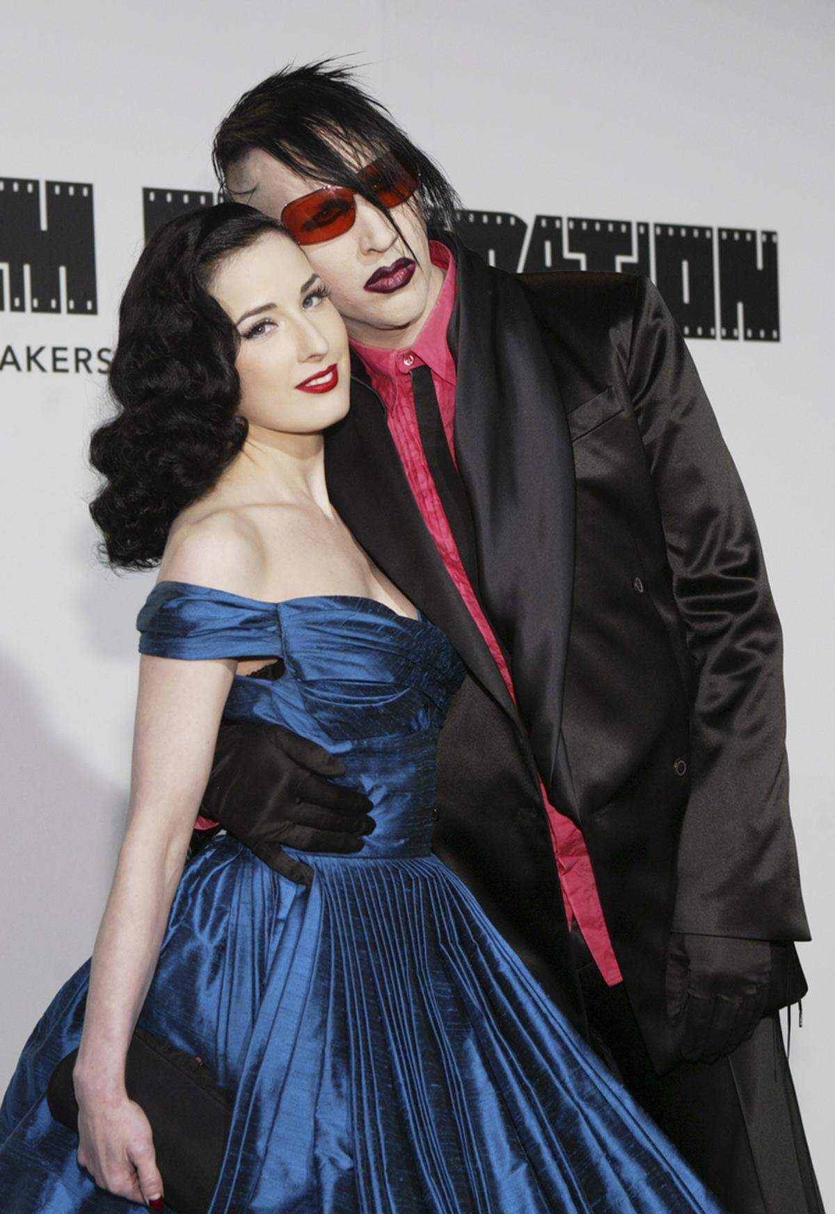 Die naturblonde Burlesque-Tänzerin Dita von Teese wurde an der Seite von Sänger Marilyn Manson bekannt. Damals wie heute gilt: Ihr pechschwarz gefärbtes Haar ...
