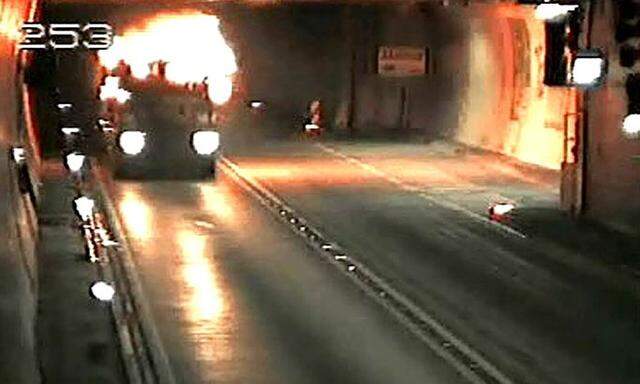 Arlbergtunnel nach LkwBrand gesperrt