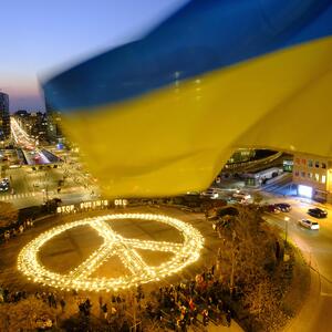 „Stoppt Putins Öl“. Eine Demonstration vor dem Gebäude der EU-Kommission in Brüssel. 