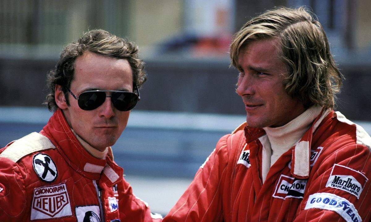 James Hunt und Niki Lauda werden die größten Rivalen, ein ferrari-Duell fesselt die Szene. Und wird später verfilmt: "Rush!" Hunt starb bereits 1993 an einem Herzinfarkt.