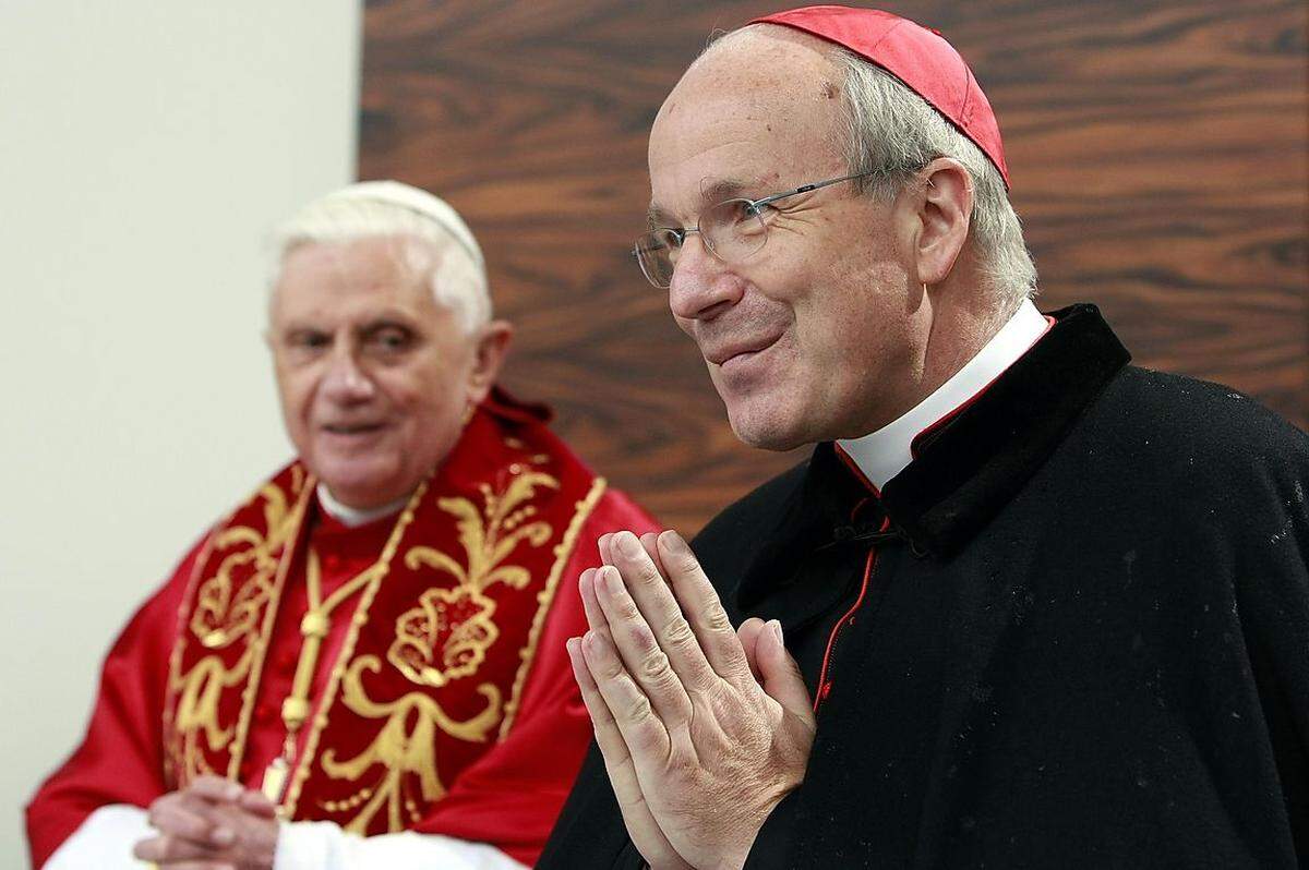 Kardinal Christoph Schönborn meldete sich in der ZIB zu Wort. Er sei von der Entscheidung sehr überrascht worden. Erst am Donnerstag habe er den Papst getroffen, dieser sei "geistig völlig wach" gewesen. Benedikt habe während seiner Amtszeit "den Christen weltweit gesagt: Habt Freude am Glauben, es ist schön zu glauben!"