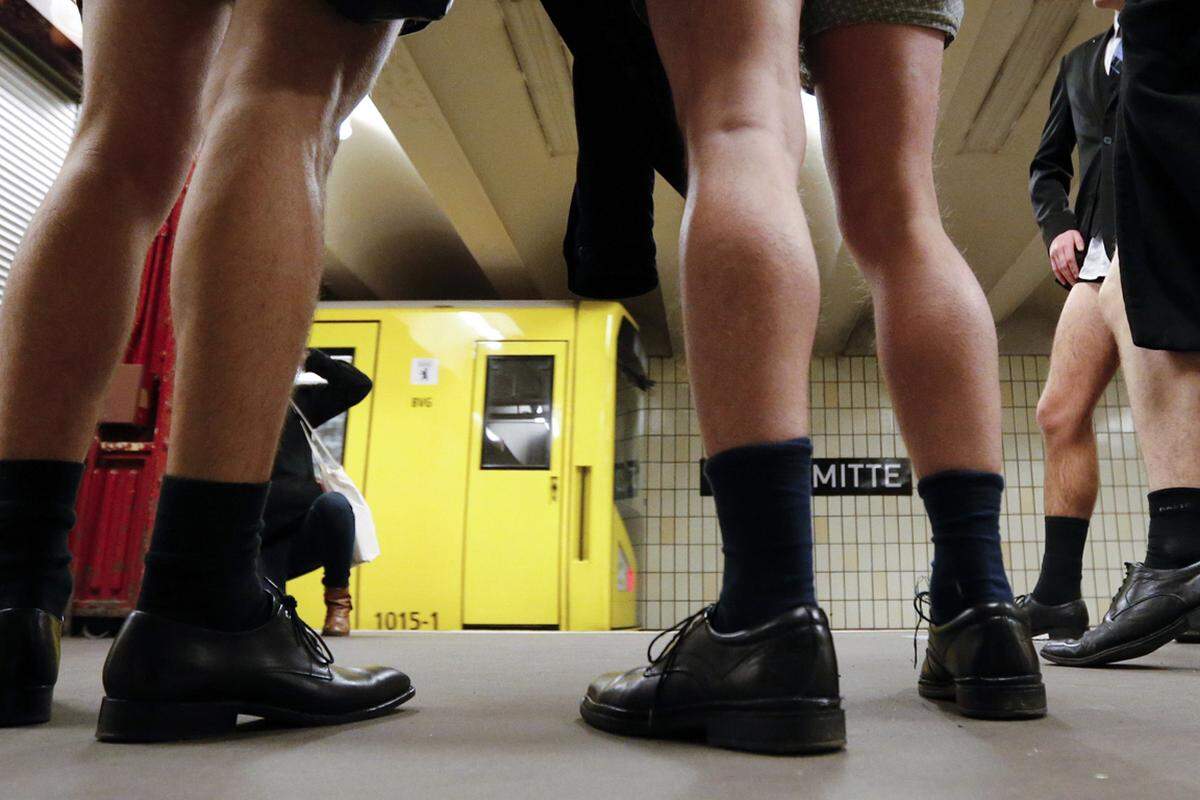 Die Organisatoren geben als Regeln vor, dass die Mitwirkenden selbst Lust haben sollen, die Hosen herunterzulassen - und dass sie während der Aktion "Haltung bewahren" sollen. Im Bild: U-Bahn in Berlin