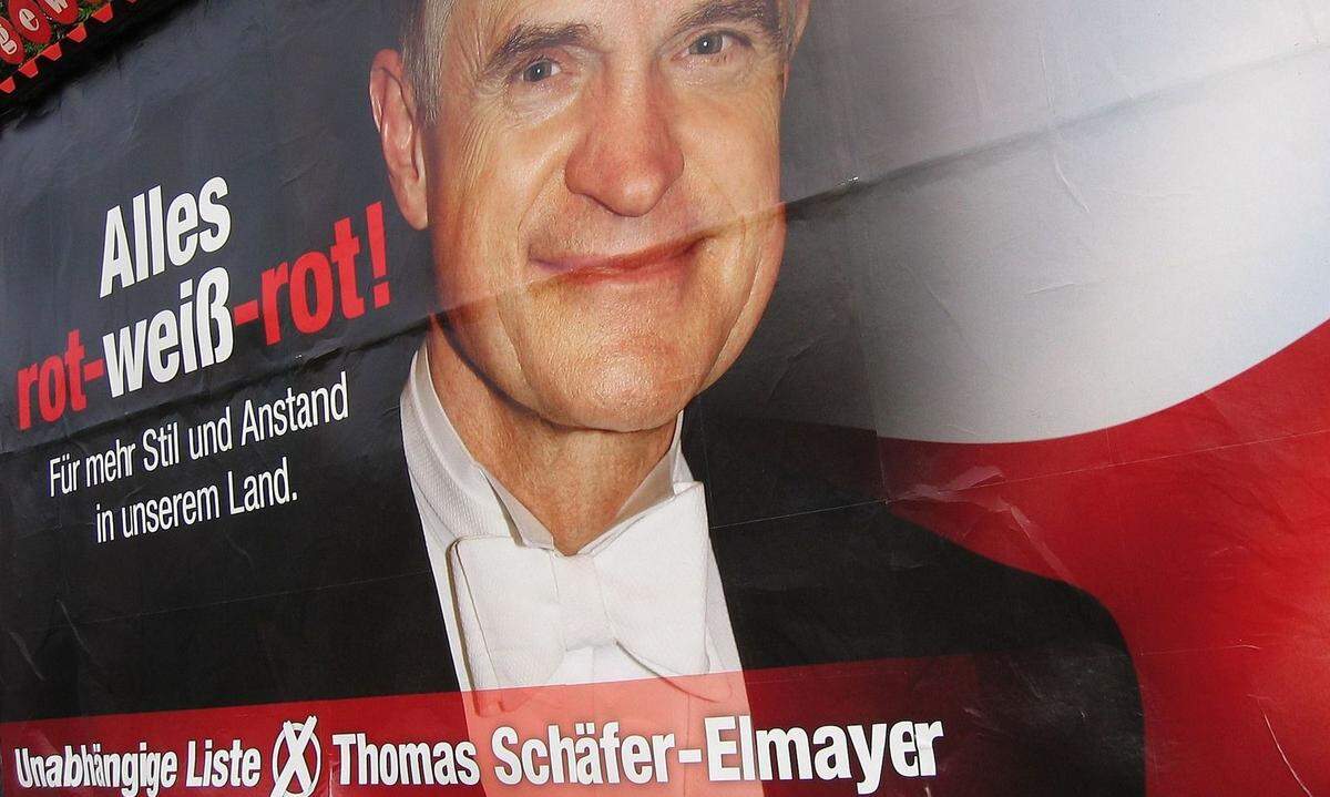 Im September 2006 machte es dann den Anschein, der Mann würde auch noch in die Politik gehen. Auf Plakaten war sein Bild mit der Aufschrift „Alles rot-weiß-rot“ zu sehen. Der Slogan „Für mehr Stil und Anstand in unserem Land“ und die Unterschrift „Unabhängige Liste Thomas Schäfer-Elmayer“ sorgte dann gänzlich für Verwirrung. Man musste schon zweimal hinsehen, um die versteckte Werbung für die "Kronen Zeitung" zu erkennen.
