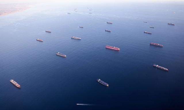 Rund 100.000 große Frachtschiffe und Öltanker sind aktuell auf den großen maritimen Handelsrouten unterwegs. 