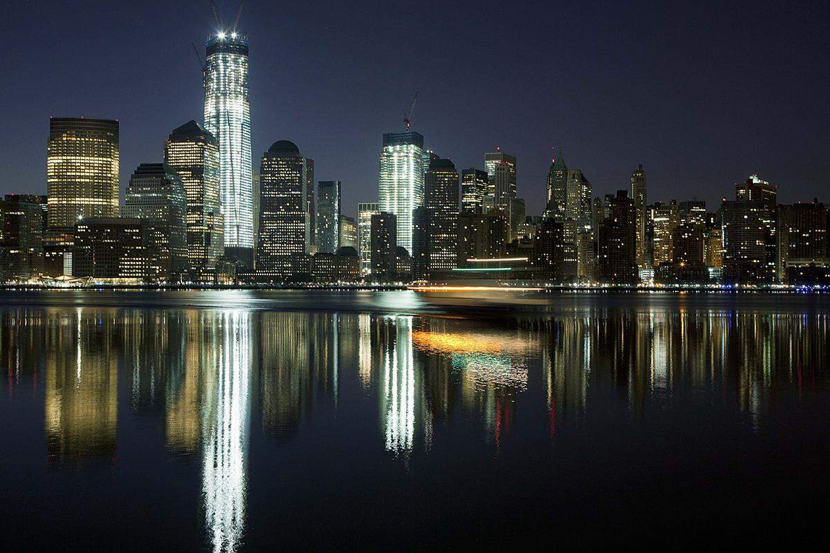 Das One World Trade Center, die neue Ikone von New York, nähert sich somit der Dachgleiche, der oberste Stock liegt auf einer Höhe von 406 Metern.