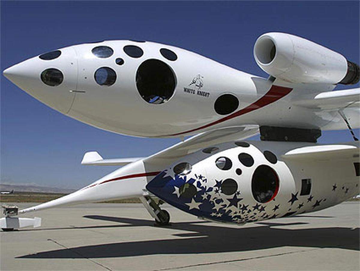 Das neue Raumschiff ist deutlich größer als sein Vorgänger "SpaceShipOne", das Rutans Team 2004 den mit zehn Millionen Dollar dotierten Preis für das erste privat finanzierte Raumschiff einbrachte.