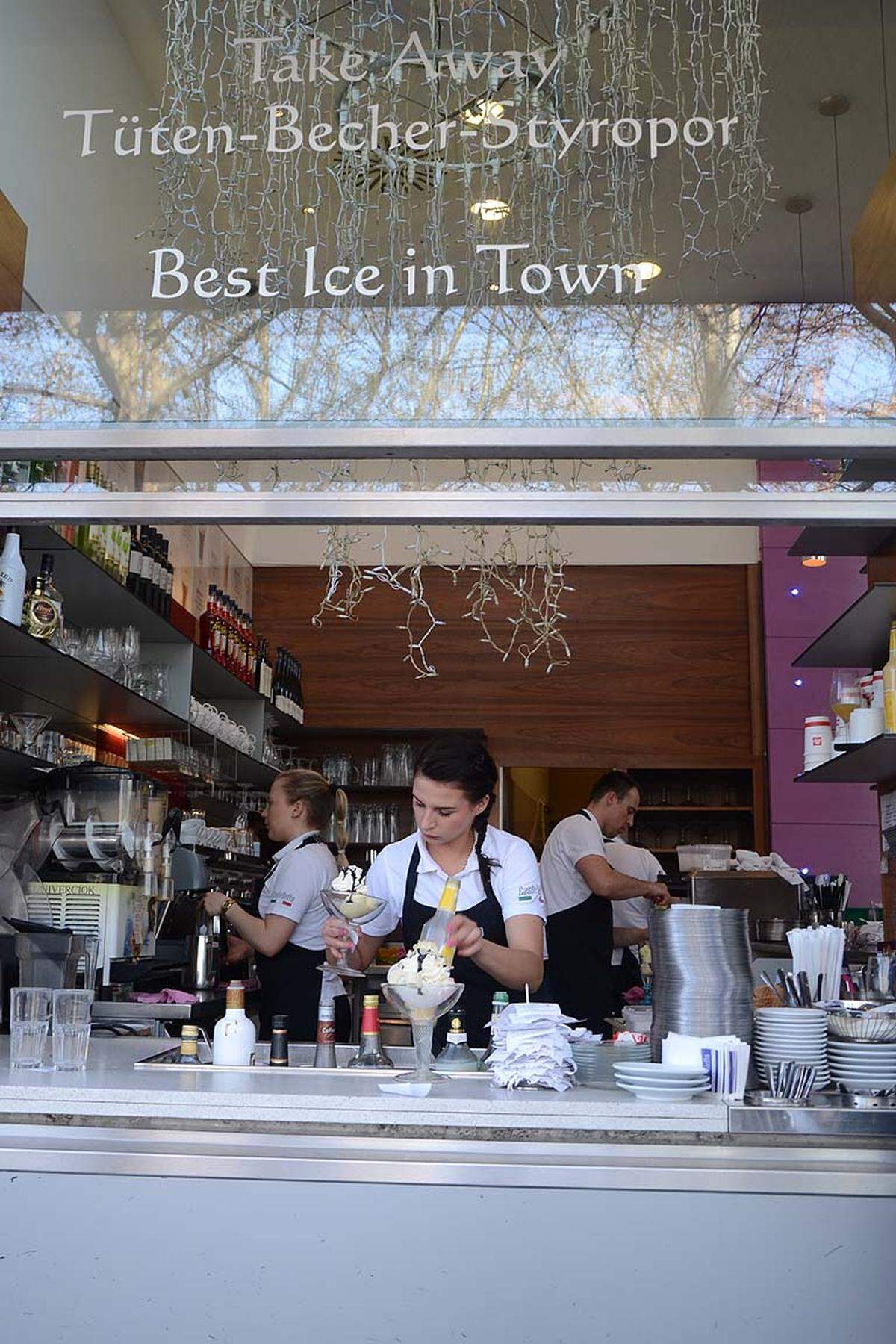 Mit dem selbstbewussten Slogan "Best Ice in Town" wird geworben, die Renner sind Eisklassiker wie Vanille, Schokolade und Erdbeere.