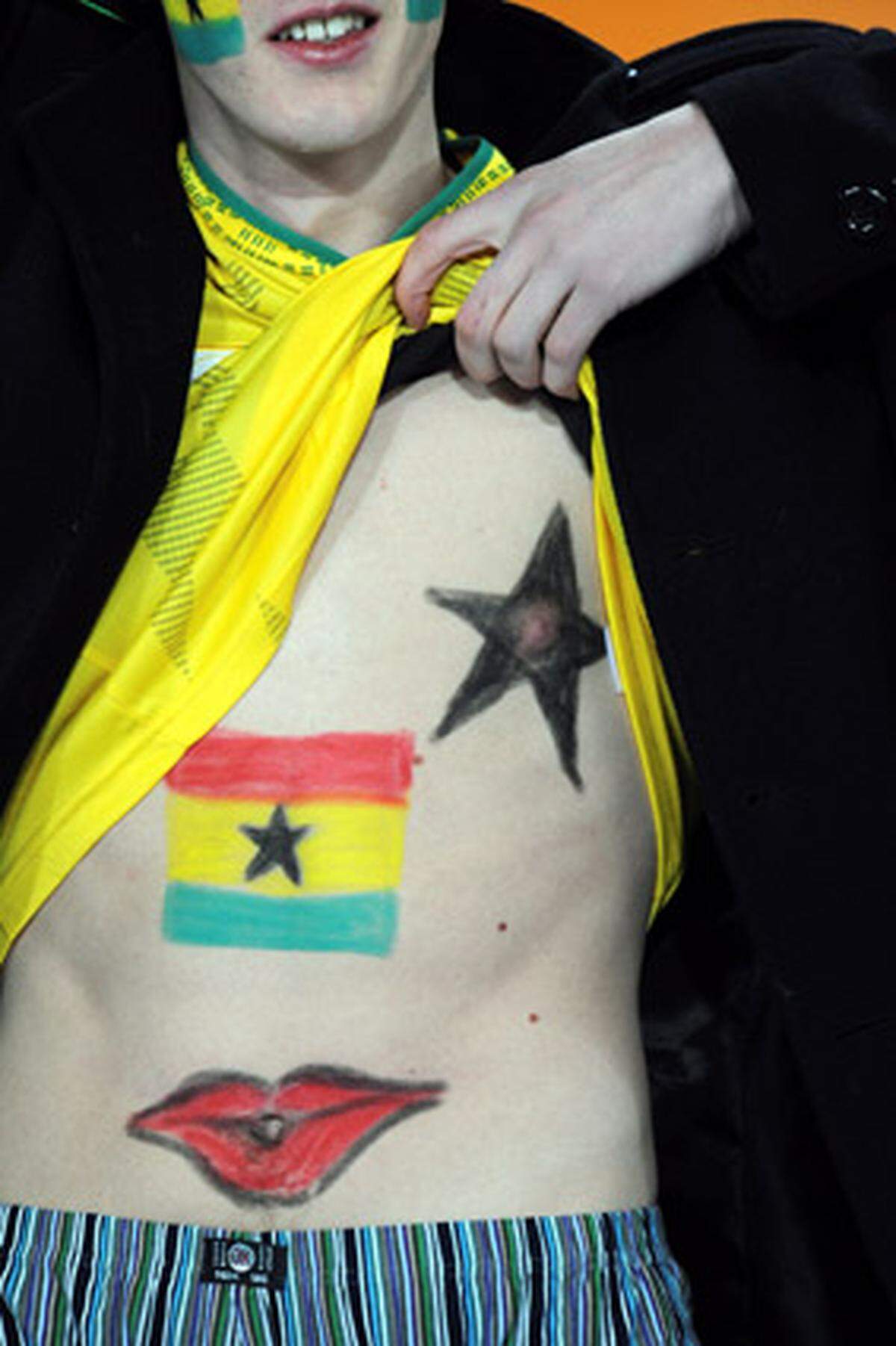 Trotz des engagierten Körpereinsatzes der Ghana-Fans.