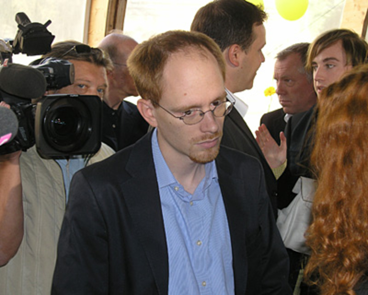 Zach sprach bereits von einem "dramatischen" Ergebnis. Er verwies auf den deutlichen "Rechtsruck", der durch das Land gegangen sei. Zumindest privat hatte er eine erfreuliche Nachricht: Er wurde am Samstag Vater eines Buben.