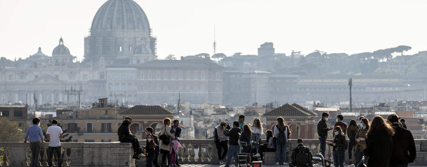 Die Einwohner Roms hoffen, dass sie Ostern heuer das letzte Mal mit Einschränkungen wegen der Coronapandemie feiern müssen.