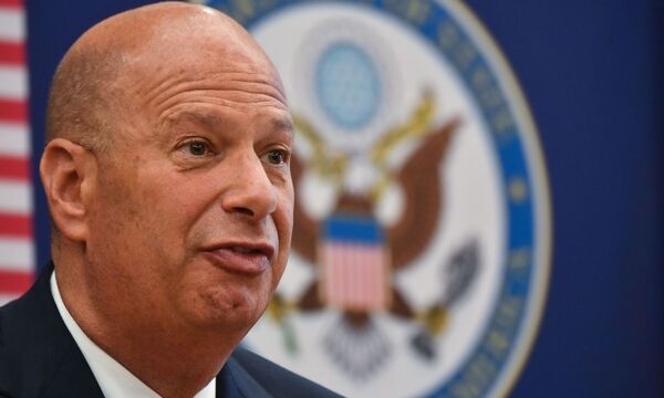 Botschafter Gordon Sondland kann sich nun daran erinnern, was er Anfang September einem Mitarbeiter des ukrainischen Präsidenten Wolodymyr Selenskyj gesagt hat