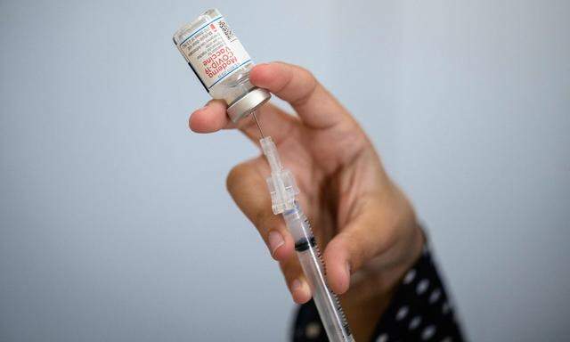 Indien wird Regierungskreisen zufolge frühestens ab Oktober wieder Impfstoffe exportieren, 