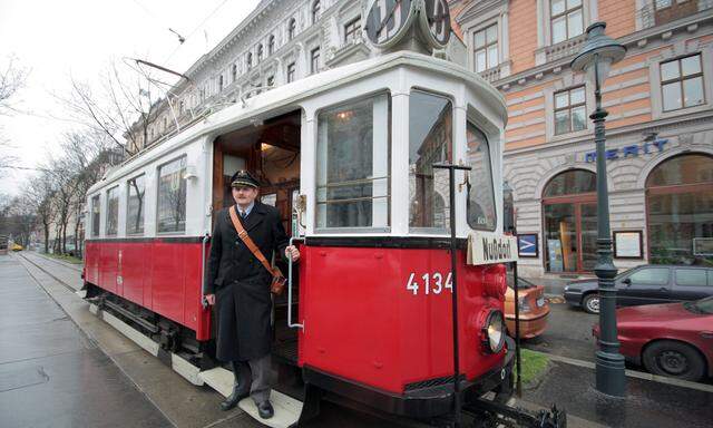 NOSTALGIEFAHRT WIENER LINIEN MIT TRIEBWAGEN 4131