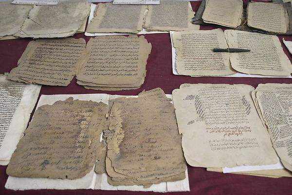 .... sondern auch eine einzigartige Sammlung an wertvollen Handschriften, war doch Timbuktu ein Zentrum der islamischen Gelehrsamkeit.