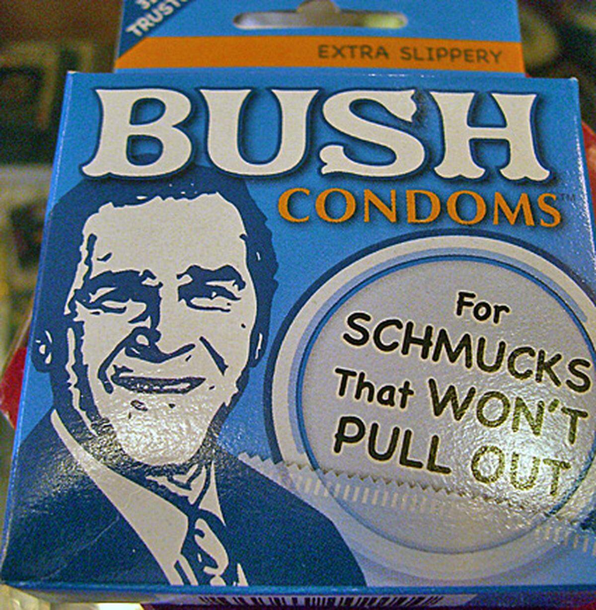 Absoluter Verkaufsschlager: Die Bush-Kondome: "For Schmocks that won´t pull out" ("Für Kerle, die sich nicht zurückziehen/nicht zurücktreten wollen"). Aber Vorsicht, sie sind "very slippery", also äußerst rutschig.