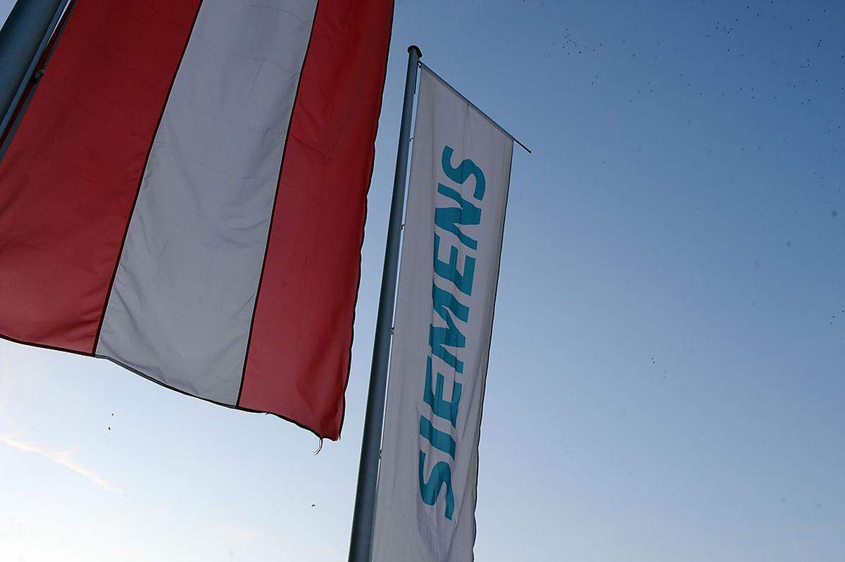 Die Nachrichtenmagazine "Trend" und "News" ermitteln jährlich die größten Unternehmen Österreichs nach dem Kriterium Nettoumsatz - also der Umsatz abzüglich aller Steuern.Die heurigen Top 30 eröffnet die Österreich-Tochter des deutschen Konzerns Siemens mit einem Umsatz von 2,873 Milliarden Euro. (2011: Platz 34)