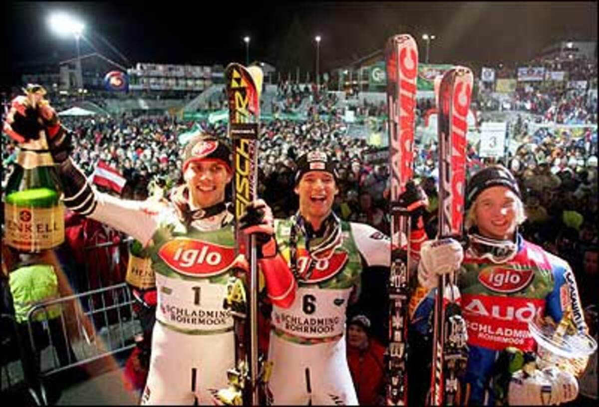 ... und ein Siegerbild wie wir es uns besser nicht hätten wünschen können. Der Sieger des Nachtslaloms erhält 27.500 Euro, die Gesamt-Dotation beträgt 80.000 Euro. Punkto Preisgeld können die Schladminger damit nicht mit Kitz mithalten. Denn der Schwede Jens Byggmark erhielt für seine Triumphe in der Gamsstadt nicht weniger als jeweils 67.000 Euro.