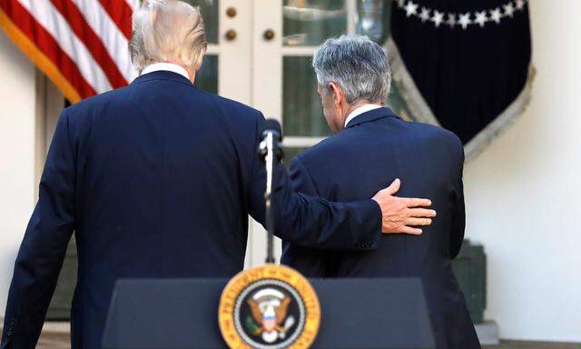 Die Einigkeit zwischen dem US-Präsidenten und Fed-Chef Powell (re.) trügt. 