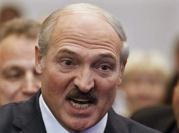 ... übrigens vom weißrussischen Außenminister. Er gehört dem Führungszirkel der Partei von Präsident Alexander Lukaschenko (Bild) an, den seine Kritiker den "letzten Diktator Europas" nennen.