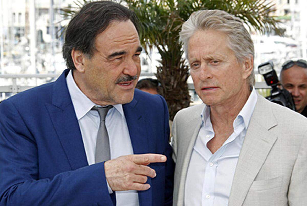 Regisseur Oliver Stone (im Bild links) feierte mit "Wall Street: Money Never Sleeps" Weltpremiere in Cannes. Darin arbeitete er seit 23 Jahren wieder mit Michael Douglas zusammen, der in dem Finanzwelt-kritischen Film die Hauptrolle übernahm.