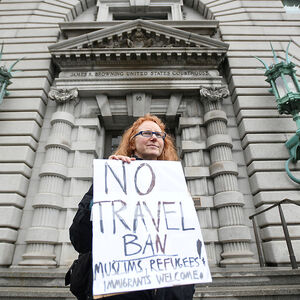 Eine Demonstrantin vor dem Gericht in San Francisco.