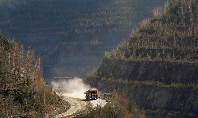 Ein Lastwagen bei einer von Rusal betriebenen Mine in der Region von Krasnojarsk