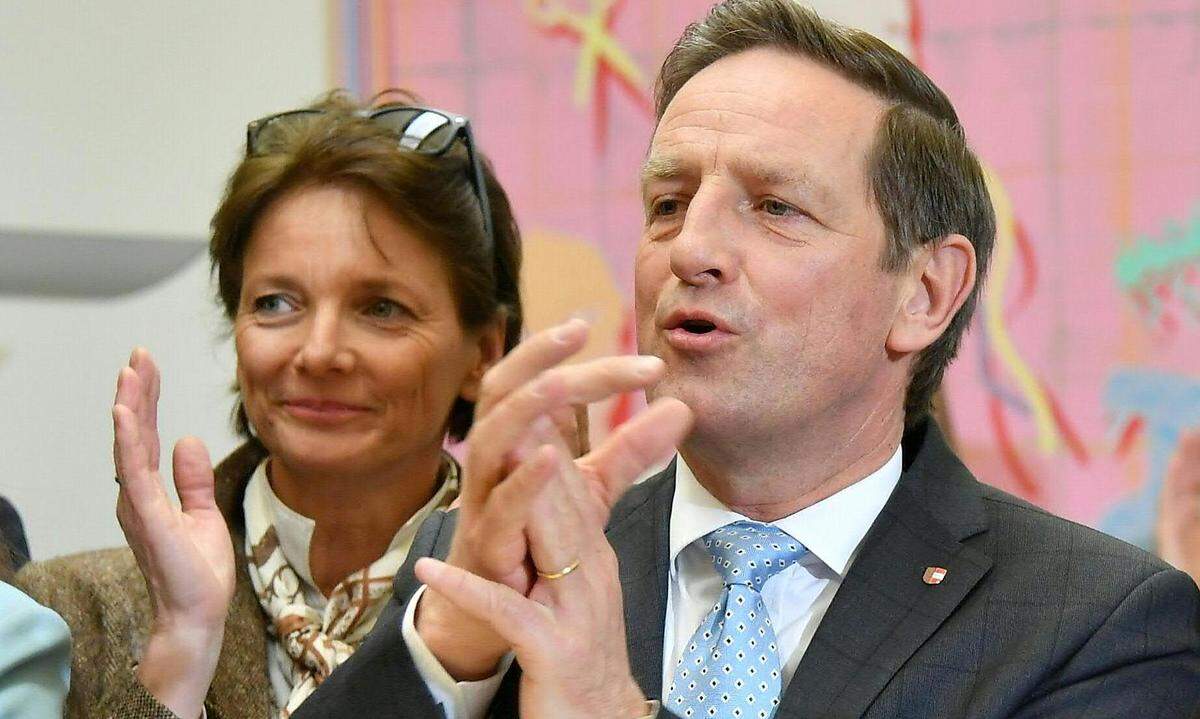 Auch ÖVP-Spitzenkandidat Benger gibt sich trotz der schwachen Zuwächse zufrieden: "Es ist ein schöner Tag für die Kärntner Volkspartei", meint er. Es sei zwar nur ein kleines Plus, aber ein Plus.