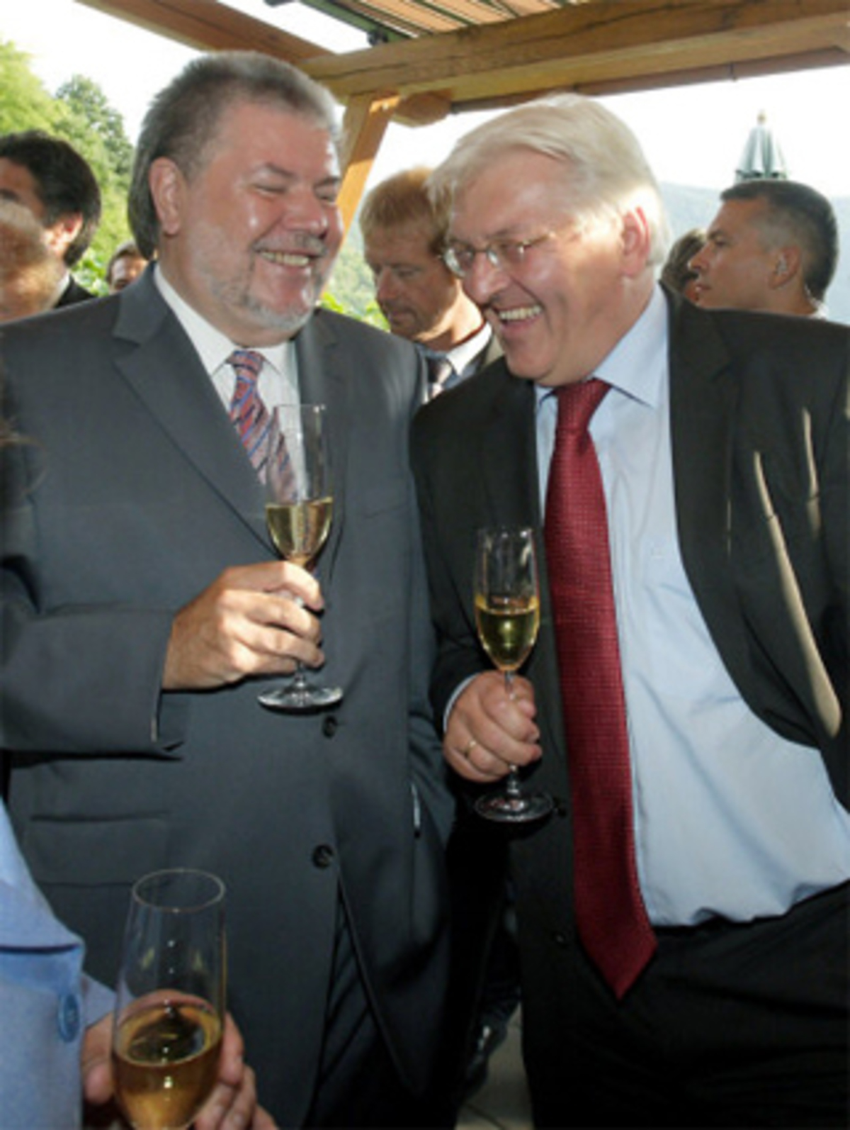 Im Sommer 2007 befürwortete Steinmeier eine Kanzlerkandidatur von Kurt Beck, den er als Wunschkandidaten bezeichnete. Zu Becks Rücktritt im September 2008 erklärte Steinmeier hingegen, dass die SPD einen „Neuanfang“ benötige. Steinmeier schlug Franz Müntefering als neuen Parteivorsitzenden vor und erklärte, Beck habe Steinmeier als neuen geeigneten Kanzlerkandidaten vorgeschlagen.