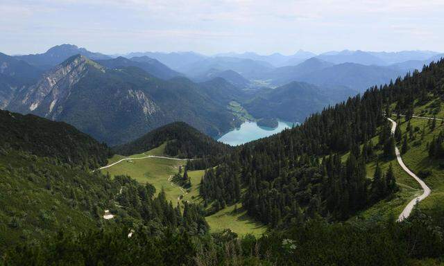 Die Alpen werden immer höher und heben auch das Flachland an.