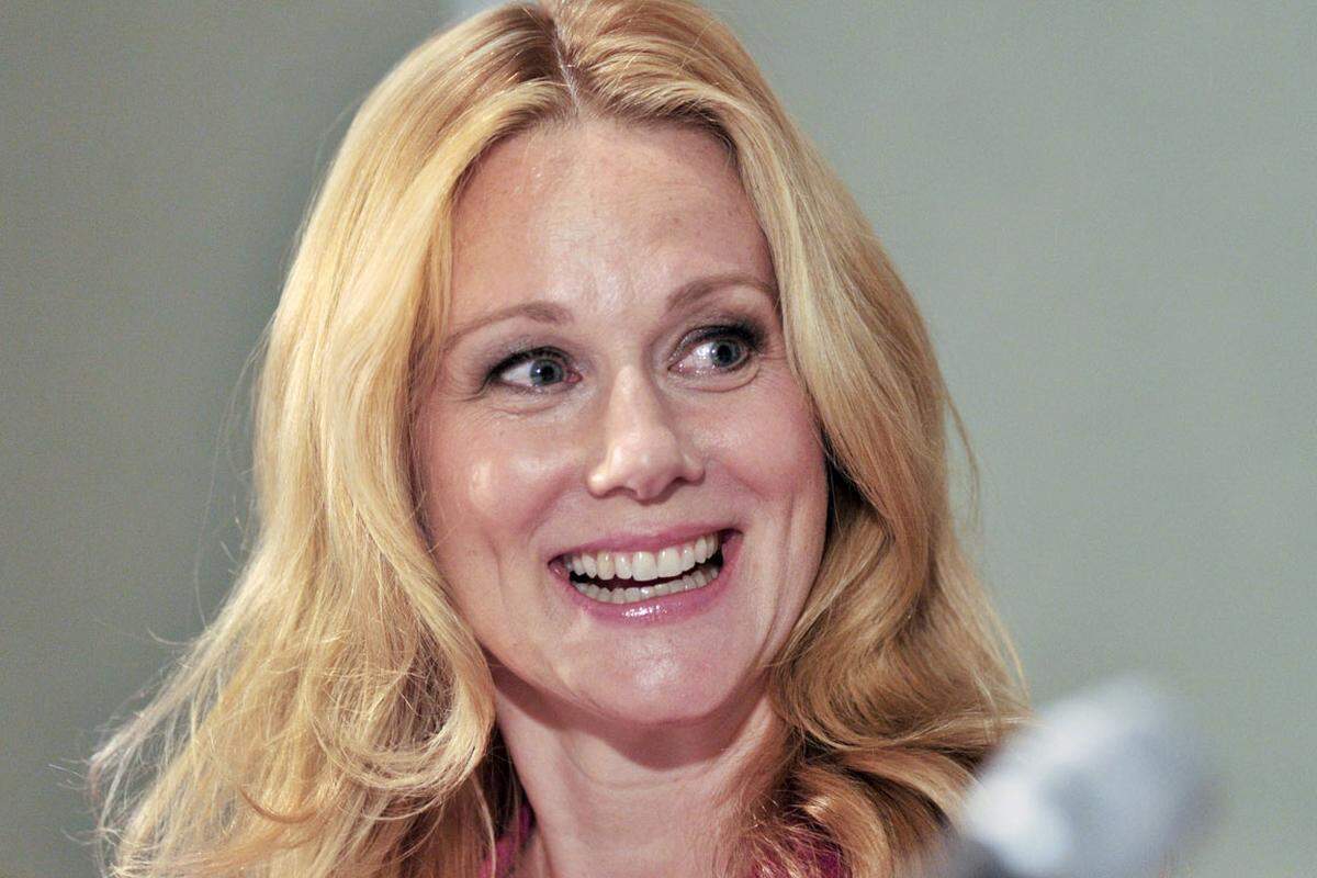 Die Charakterschauspielerin Laura Linney ist mit 49 Jahren Mutter geworden, am 8. Jänner 2014 brachte sie einen gesunden Buben zur Welt. Bennett Armistead ist das erste Kind von Linney und ihrem Ehemann Marc Schauer. Ihre Schwangerschaft hielt sie geheim.