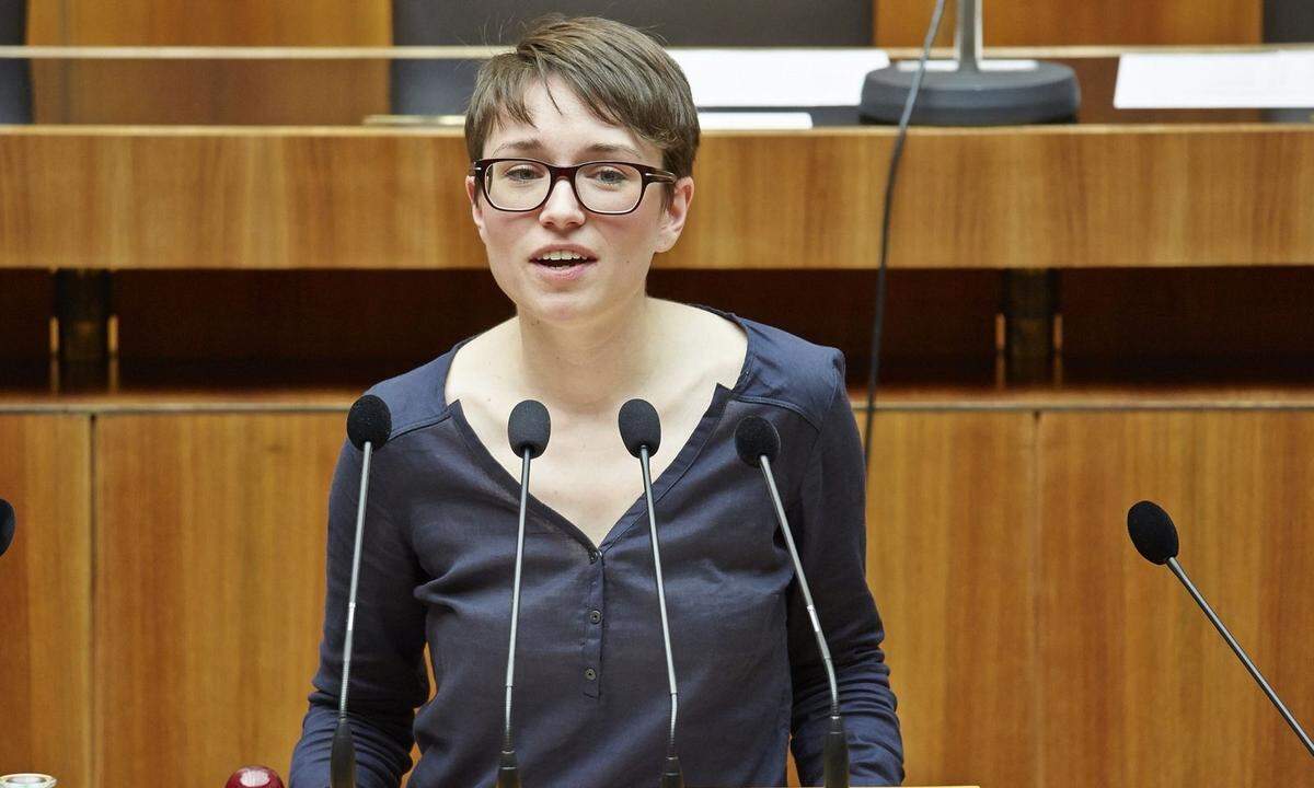 Die frühere Studentenpolitikerin und Bildungssprecherin der Grünen hat beim Institut für Höhere Studien angeheuert. Politisch aktiv ist sie weiterhin, bei den Grünen hat sie aber keine Funktion mehr.