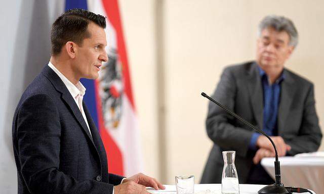 Österreichs neuer Gesundheitsminister Wolfgang Mückstein mit Vizekanzler Werner Kogler. 