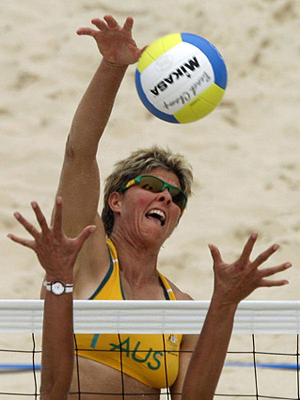 Natalie Cook, die Goldmedaillen-Gewinnerin im Beachvolleyball bei den Olympischen Spielen 2000, heiratete 2008 ihre Kollegin Sarah Maxwell.