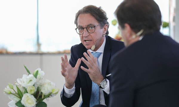 „Klare Kommunikation ist ein Teil von klarer Führung“, sagte Salzburg-AG-CEO, Leonhard Schitter, beim CEO-Breakfast vor rund 20 Topentscheidungsträgern im Wiener k47 im Gespräch mit „Presse“-Chefredakteur und -Herausgeber Rainer Nowak.