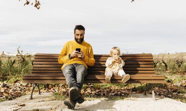 Wir konzentrieren uns zu wenig, meint Volker Kitz – und lassen uns gern vom Smartphone ablenken. Das macht sich auch im Privaten bemerkbar.  