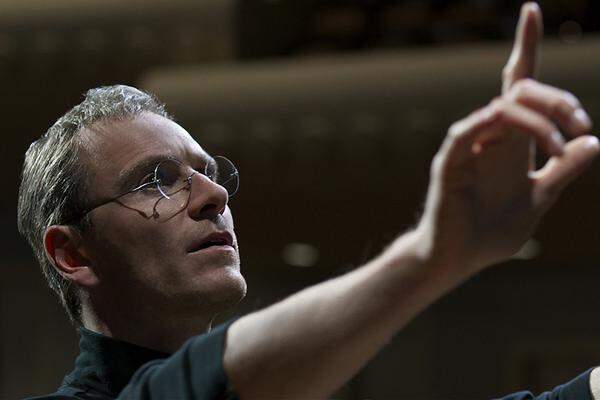 Michael Fassbender in ''Steve Jobs''   Regisseur Danny Boyle verfilmte das Leben des Apple-Gründers mit Michael Fassbender in der Titelrolle.  