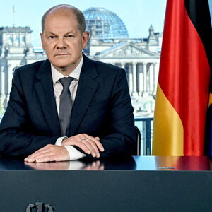 „Aus der katastrophalen Geschichte unseres Landes zwischen 1933 und 1945 haben wir eine zentrale Lehre gezogen“, so Olaf Scholz in einer Fernsehansprache zum 77. Jahrestag des Weltkriegsendes in Europa. 