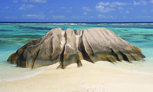 Strand und Granitfelsen am Traumstrand Source d Argent Insel La Digue Seychellen BLWX057462 Copyri