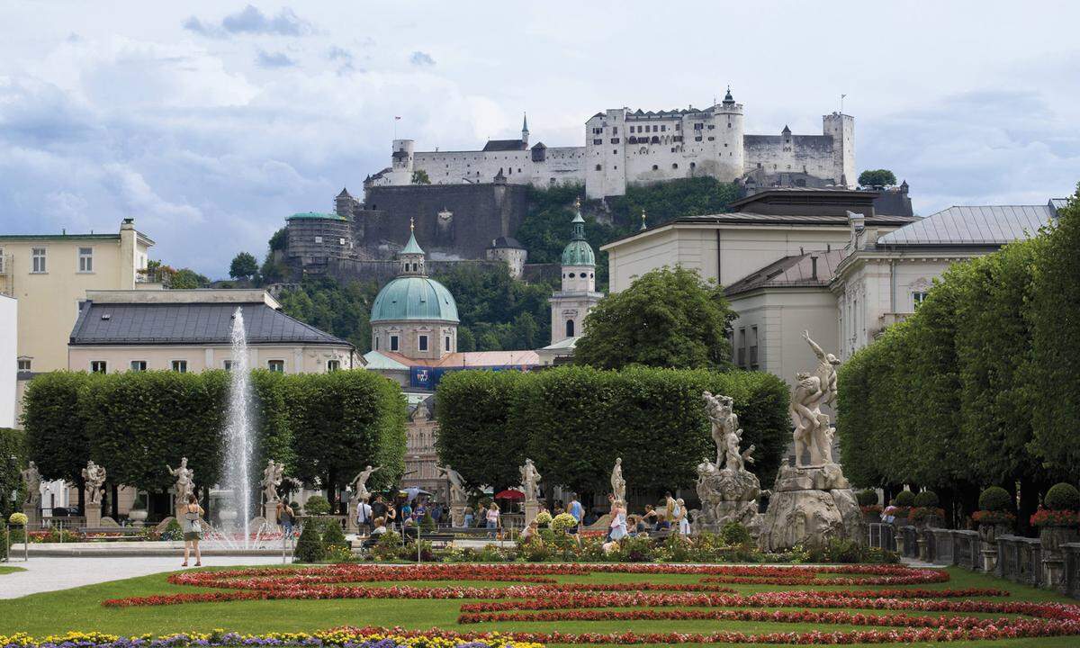 Mit dem Dreh zu "Sound of Music" wurde Stadt und Land Salzburg 1965 vor allem im englischsprachigen Raum berühmt. Das Leben der Familie Trapp lockt bis heute Massen an Touristen in die Region. 2009 standen Cameron Diaz und Tom Cruise in Salzburg vor der Kamera. Gedreht wurde u.a. in der Linzergasse und über den Dächern der Stadt inklusive einer Verfolgungsjagd.  