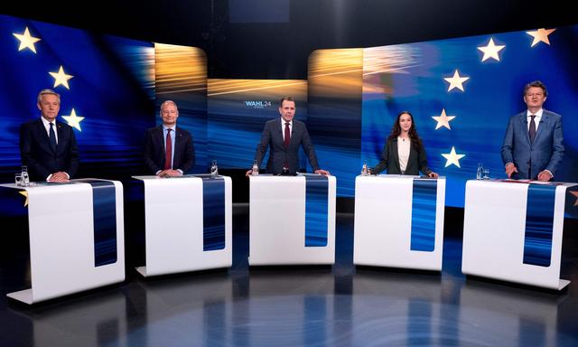 Die Spitzenkandidaten Reinhold Lopatka (ÖVP), Andreas Schieder (SPÖ), Harald Vilimsky (FPÖ), Lena Schilling (Grüne) und Helmut Brandstätter (Neos) in der ORF-2-Elefantenrunde am 5. Juni 2024. 