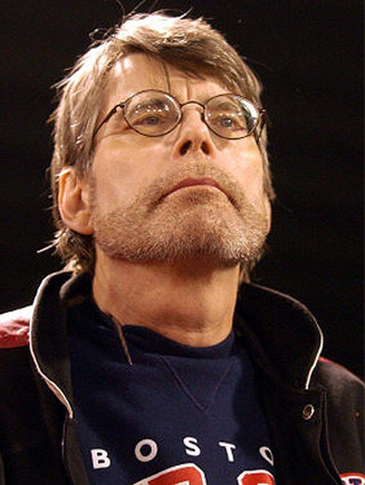 Stephen King verarbeitete in seinen Büchern immer auch persönliche Erlebnisse: So spielen Werke wie "The Dark Tower" und "Stark - The Dark Half" auf seinen tragischen Autounfall, seine Alkoholprobleme und das Verhältnis zu seinen Fans an.
