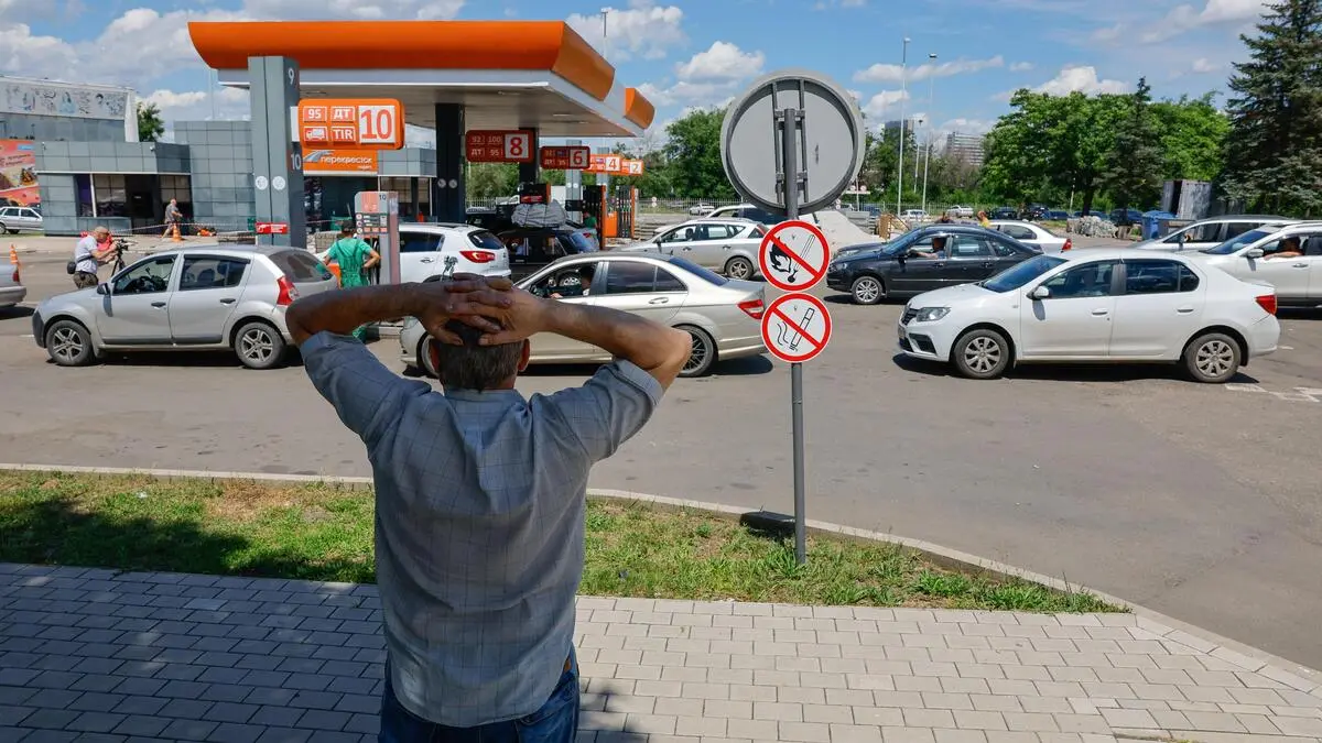 Benzinkrise-regt-die-Russen-auf-und-setzt-Putin-unter-Druck-premium-