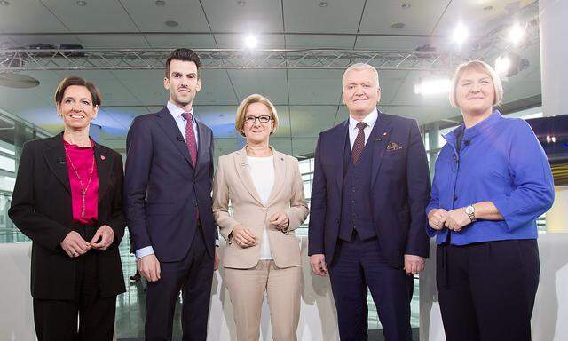vlnr.: Indra Collini (Neos), Udo Landbauer (FPÖ), Johanna Mikl-Leitner (ÖVP), Franz Schnabl (SPÖ) und Helga Krismer (Die Grünen)