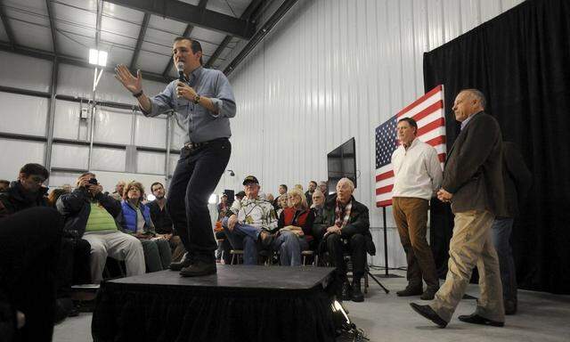 U.S. Republican presidential candidate Cruz speaks at the Webster City Municipal Airport in Webster City, Iowa