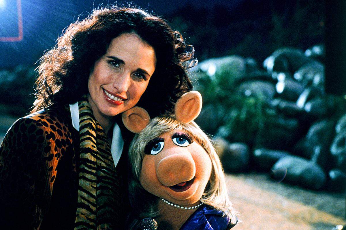 ... 1999 kamen insgesamt sechs Filme ins Kino. Knapp 13 Jahre nach dem letzten Streifen bzw. 16 Jahre nach der letzten Disneyproduktion feiern die Sympathieträger aus Filz nun ein Comeback.Im Bild: Andie MacDowell und Miss Piggy im Kinofilm "Muppets aus dem All" (1999).