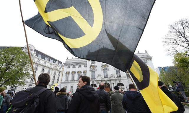 Die Identitären demonstrierten am Samstag, gemeinsam mit Funktionären der FPÖ (im Bild eine Identitären-Demo aus dem Jahr 2019)