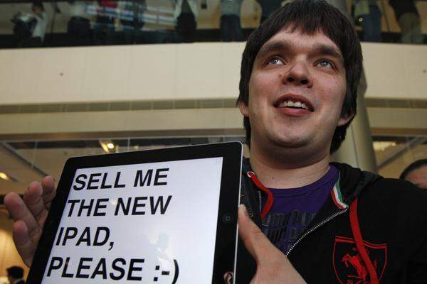 Murat Omarov ist eigens aus Kasachstan angereist, um in HongKong ein neues iPad zu ergattern.