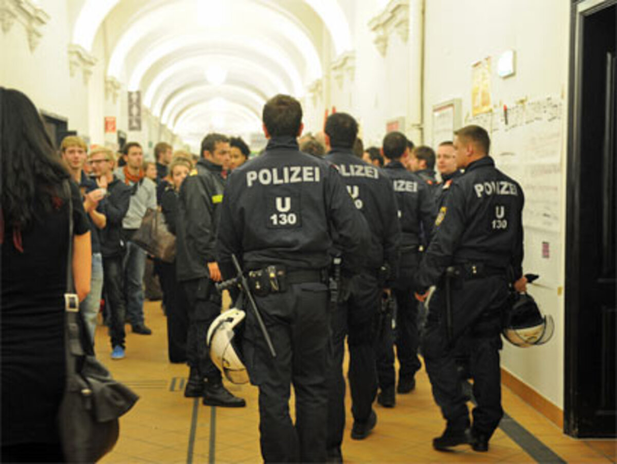 Für schlechte Stimmung im Audimax sorgt derzeit die Forderung der ÖVP an Rektor Winckler, ein Machtwort zu sprechen und wenn nötig auch durch eine polizeiliche Räumung zu veranlassen.