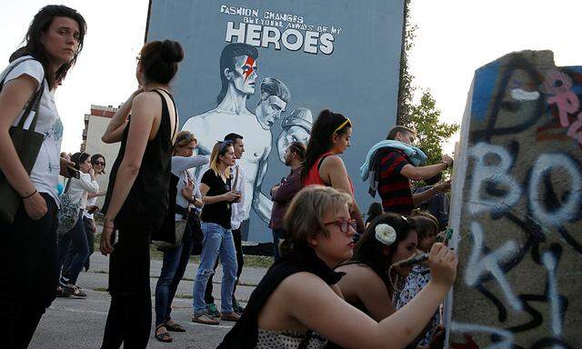 A David Bowie mural is seen during an unveiling ceremony, to commemorate the British musician´s humanitarian work during the Bosnian war, in Sarajevo